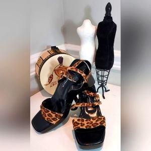 Via Spiga Open Toe Strappy Animal Cow Hair Sandals Like New